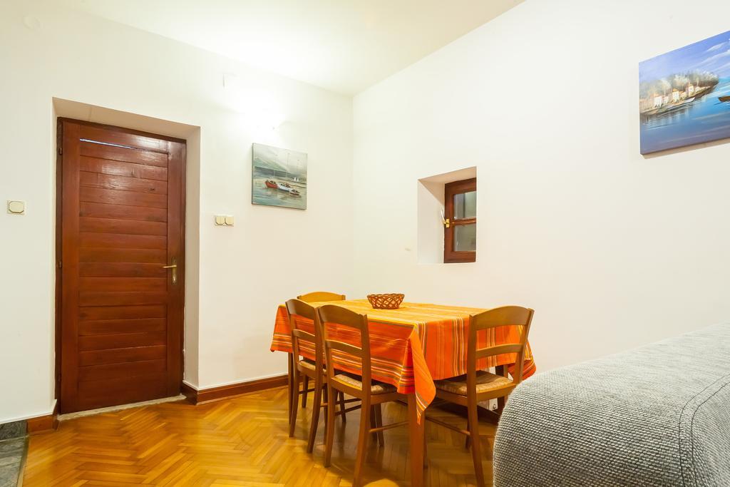 & Perasto Apartment *
