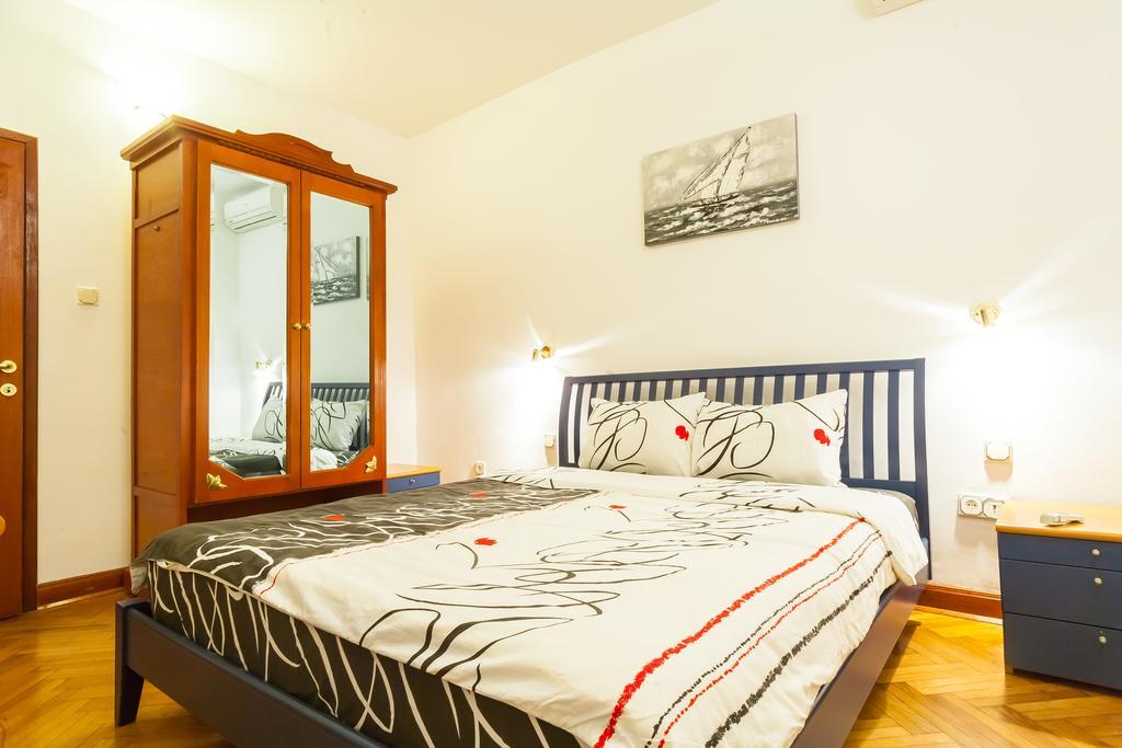 Apartment & Perasto