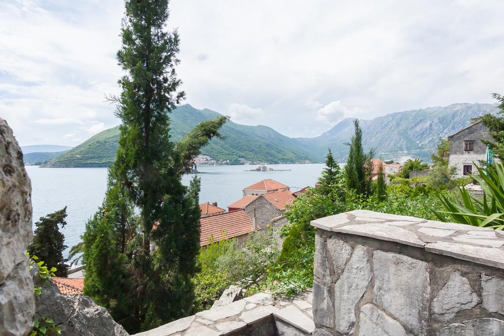 & Perasto * Perast