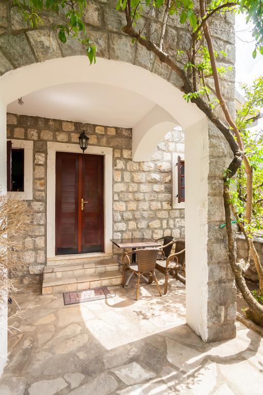 & Perasto Perast